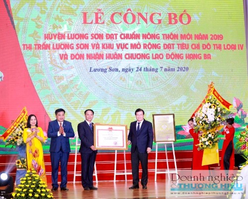 Lương Sơn (Hòa Bình): Hân hoan đạt chuẩn nông thôn mới và đón nhận Huân chương Lao động hạng Ba
